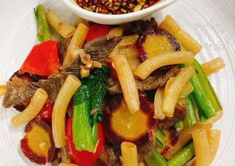 Hình ảnh Nui Xào Bò Lớn 