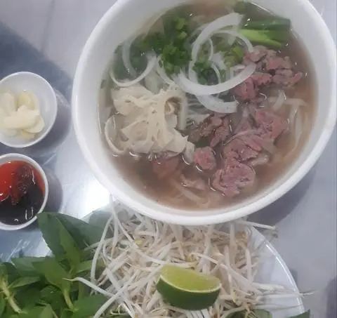 Hình ảnh Phở Lá Sách