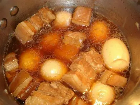 Hình ảnh Thịt kho trứng (Có thịt mỡ)