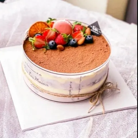 Hình ảnh BÁNH TIRAMISU SIZE VỪA (16CM) TẶNG FULL SET PHỤ KIỆN
