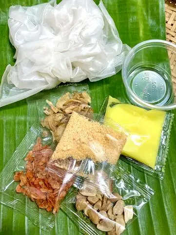 Hình ảnh BÁNH TRÁNG TRỨNG MUỐI SỐT BƠ ĐẶC BIỆT