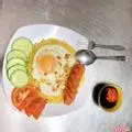 Hình ảnh Cơm xúc xích trứng - 1 nước ngọt