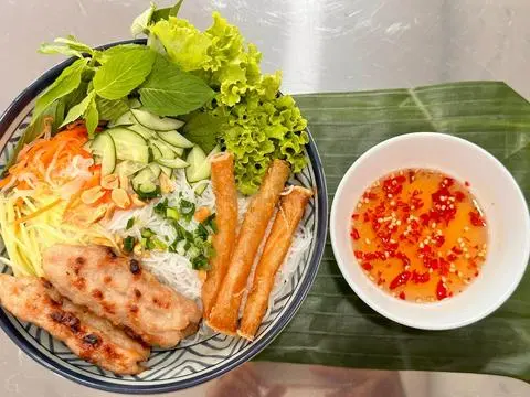 Hình ảnh Bún nem nướng thập cẩm đặc biệt