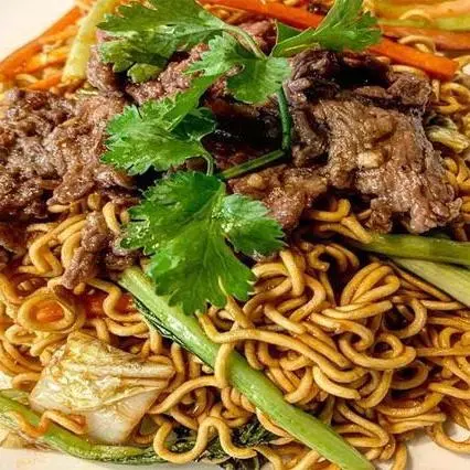 Hình ảnh Mì trộn xúc xích