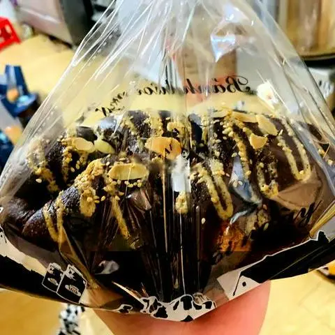 Hình ảnh Bánh mì hoa cúc socola