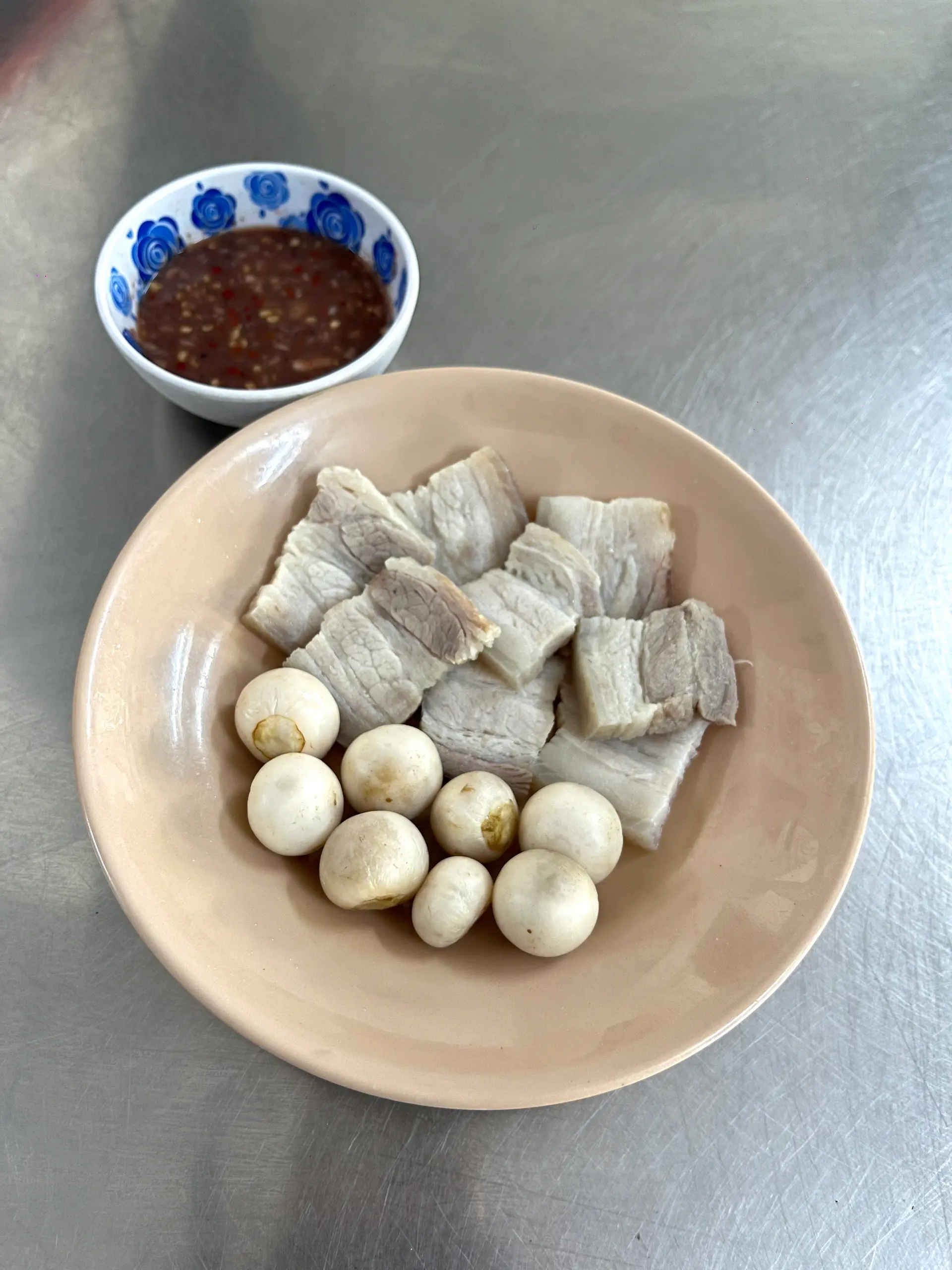 Hình ảnh Cơm thịt luộc cà pháo