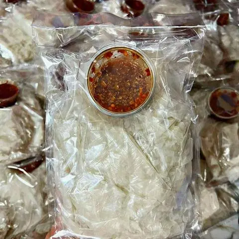 Hình ảnh Bánh tráng chấm muối chú Hải 