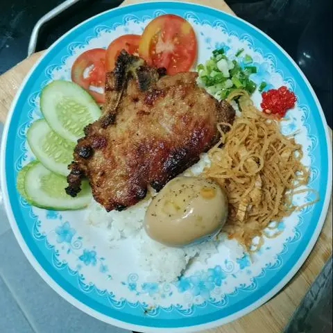 Hình ảnh Cơm sườn bì trứng kho