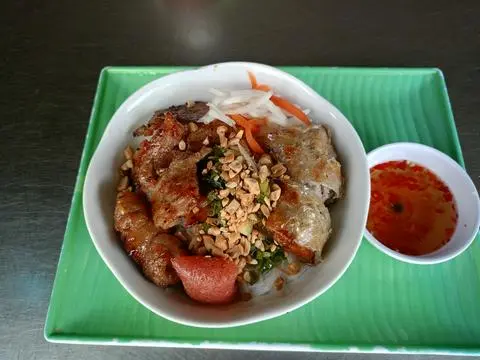 Hình ảnh Bánh hỏi  thập cẩm  (Tô)