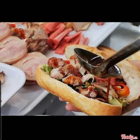 Hình ảnh Bánh mì heo quay đặc biệt 