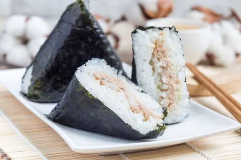 Hình ảnh Cơm Nắm Chả + Chà bông Mayo
