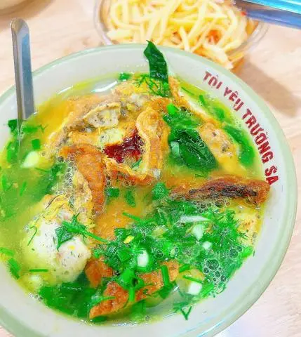 Hình ảnh Bánh đa đỏ cá - giò