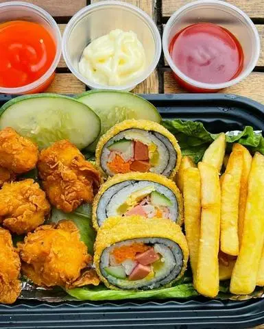 Hình ảnh Xiên que thập cẩm sốt mắm ( Cay hoặc không cay)