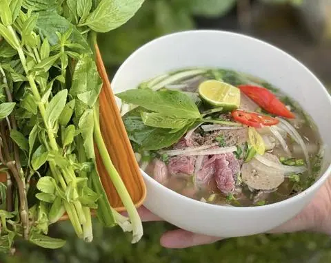 Hình ảnh Phở tái nhà Moon