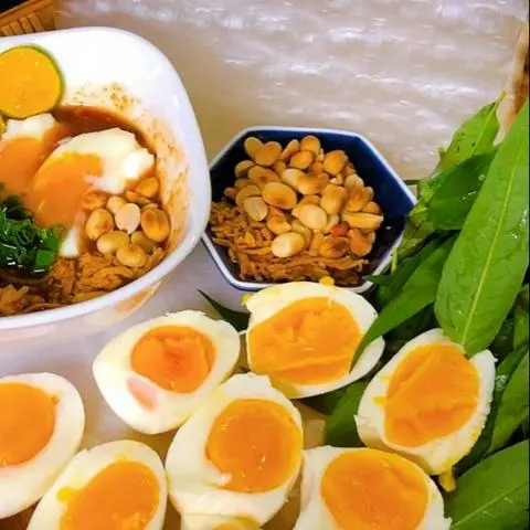 Hình ảnh Bánh Tráng vuông Sốt chấm trứng cút
