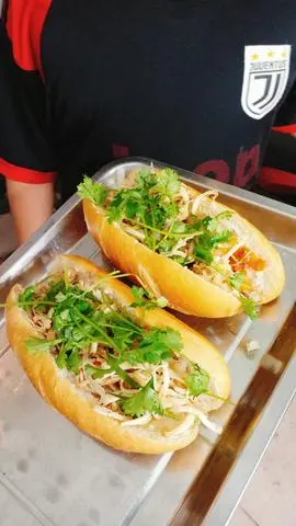 Hình ảnh Bánh mỳ Gà 32k