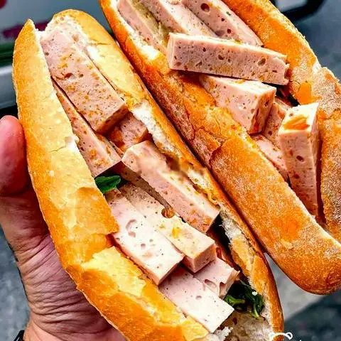 Hình ảnh Bánh mì chả lụa loại đặc biệt