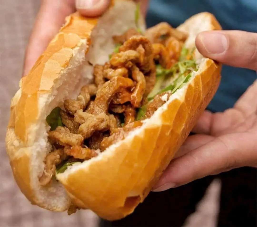 Hình ảnh Bánh mì chả cá sợi