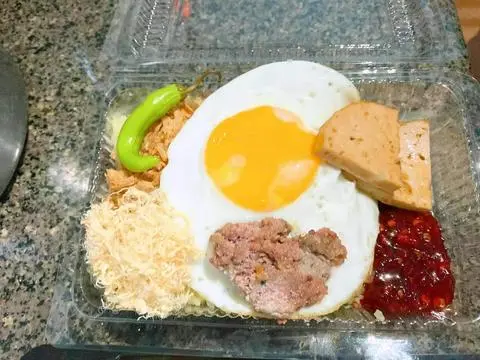 Hình ảnh Xôi Thịt Chả Trứng Ốp La