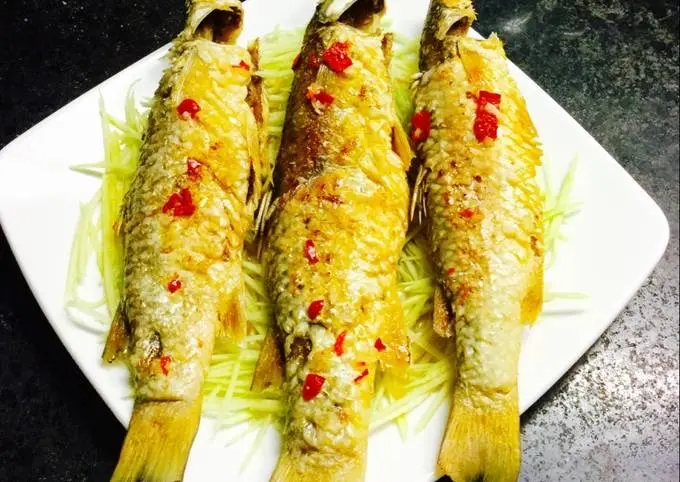 Hình ảnh cá đối chiên mắm xoài 