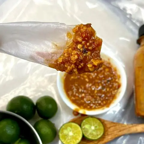 Hình ảnh Bánh Mỏng Chấm Sốt Muối Cay