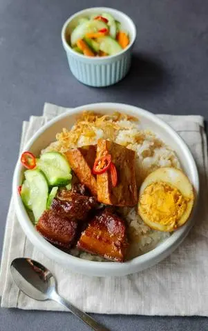 Hình ảnh Xôi Thịt Kho + Chà Bông + Hành Phi+ Dưa Chuột