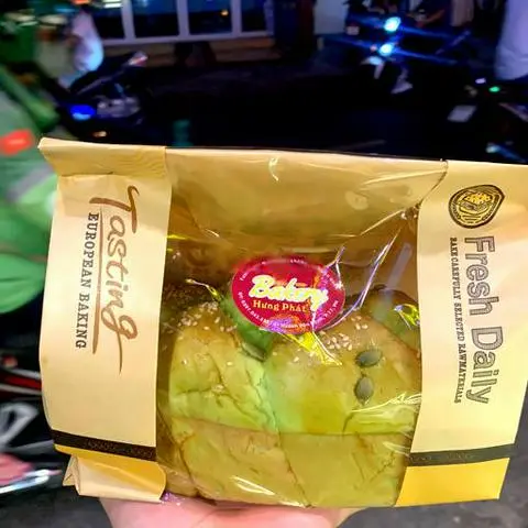 Hình ảnh Bánh Mì Hoa Cúc Lá Dứa