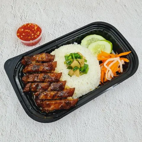 Hình ảnh Cơm Ba Rọi Rút Sườn Xốt Tiêu