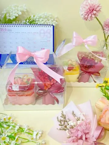 Hình ảnh Set Bánh Mousse Trái Cây và bó hoa xinh