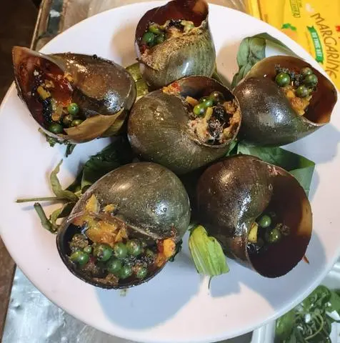 Hình ảnh Ốc bươu nướng tiêu xanh