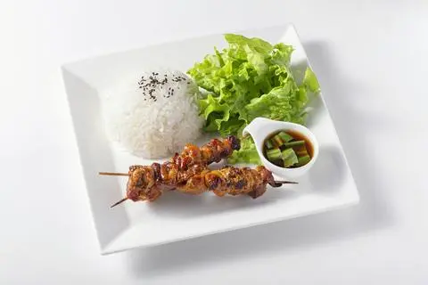 Hình ảnh Cơm xien heo nướng kiểu Thái