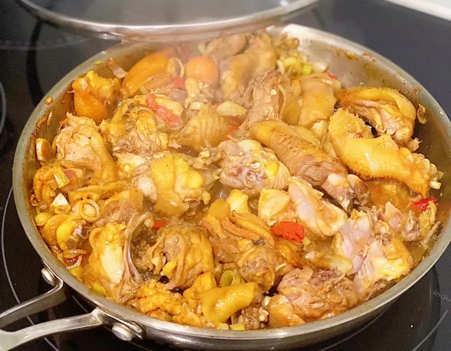 Hình ảnh Cơm Gà Xào Sả Ớt 