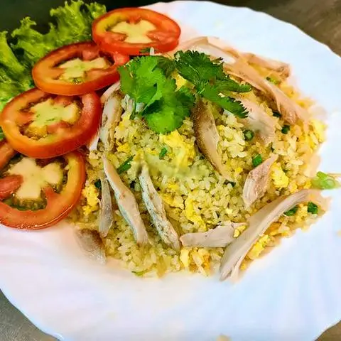 Hình ảnh Cơm chiên gà cá mặn 