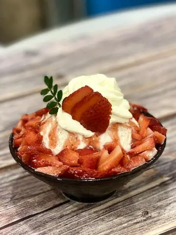 Hình ảnh Kem tuyết dâu tây - strawberry bingsu
