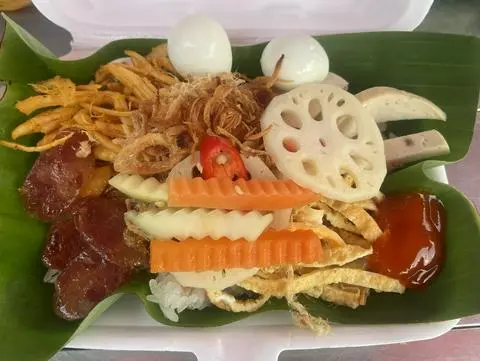Hình ảnh Xôi gà thập cẩm hộp lớn 