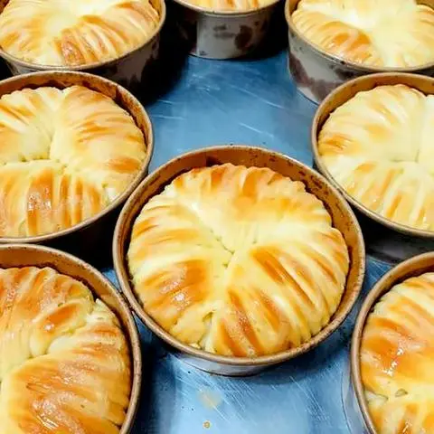 Hình ảnh Bánh mì sốt phomai - tô giấy