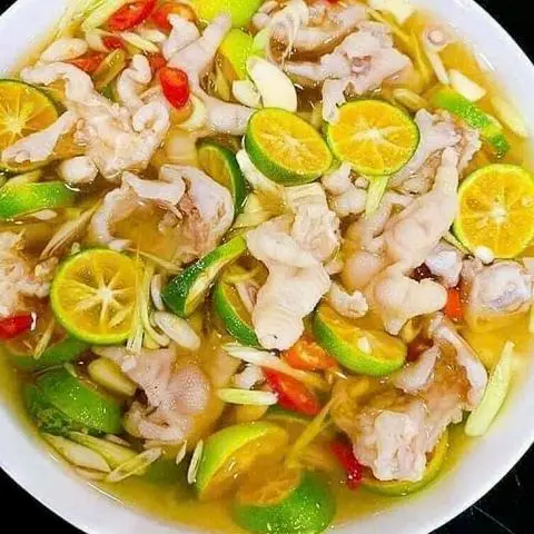 Hình ảnh Chân gà rút xương ngâm sả tắc