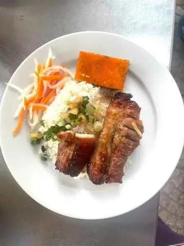 Hình ảnh Cơm Ba Rọi Chả