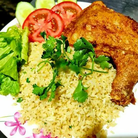 Hình ảnh Cơm gà xối mỡ