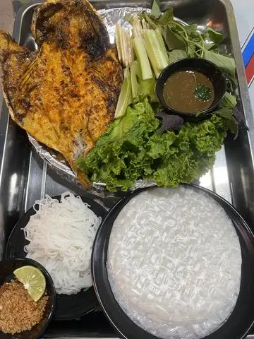 Hình ảnh Cá cam nướng muối ớt - rau sống