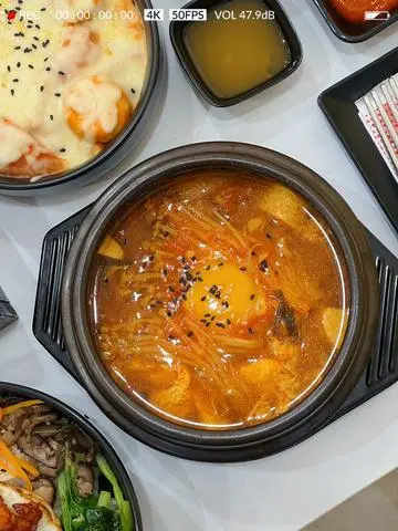 Hình ảnh Canh kim chi heo