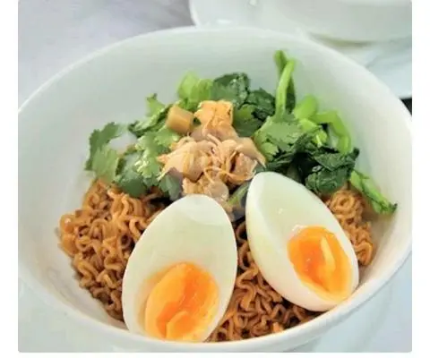 Hình ảnh Mì trộn trứng lòng đào
