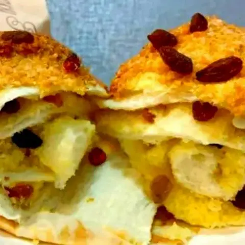 Hình ảnh Bánh mì sữa dừa nho
