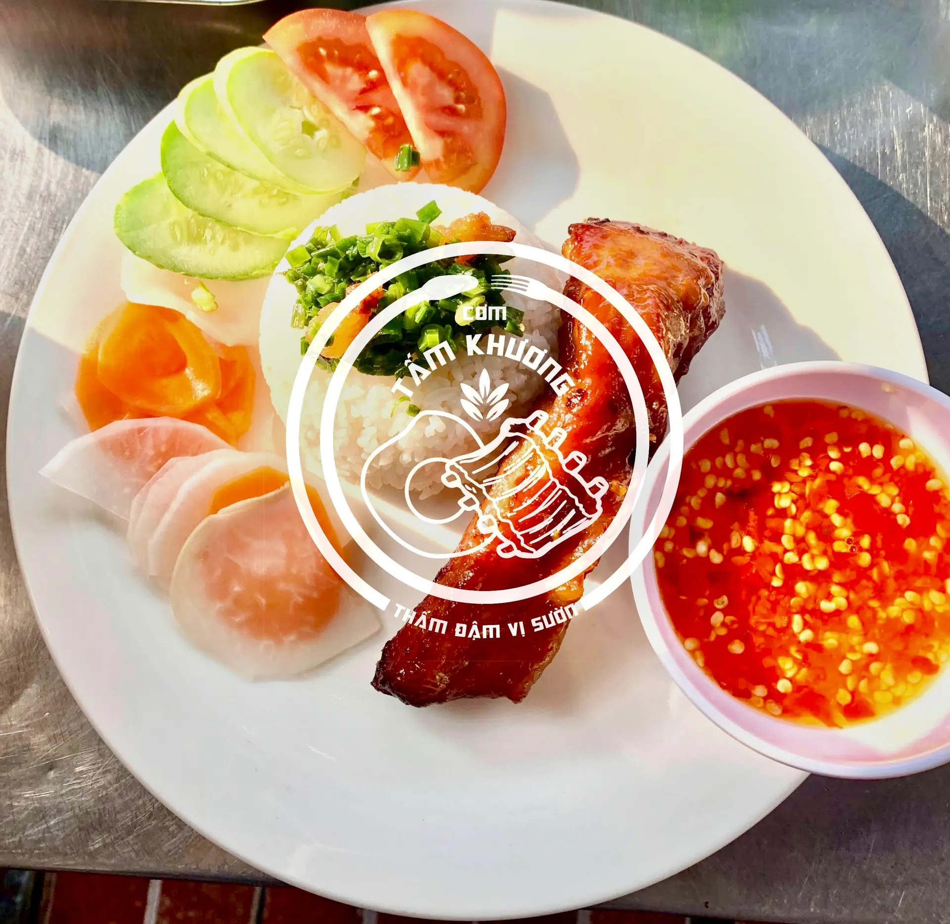 Hình ảnh Cơm tấm sườn cọng + trứng kho