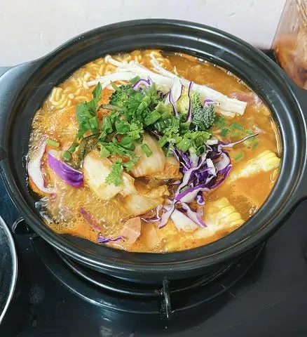 Hình ảnh Mỳ cay kim chi bò