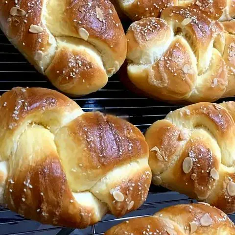 Hình ảnh Bánh mì hoa cúc