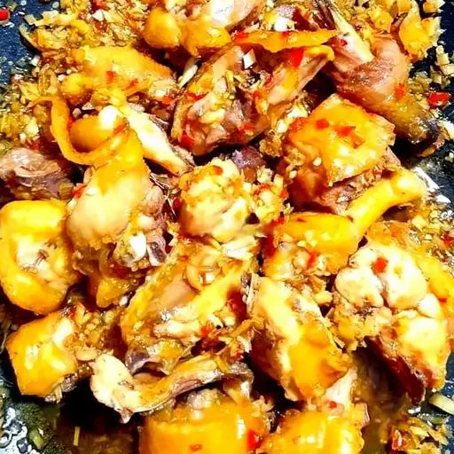 Hình ảnh Cơm gà kho - măng xào thịt