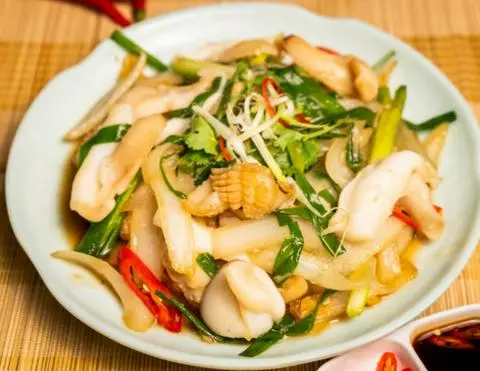 Hình ảnh Mực Xào Hành Cần