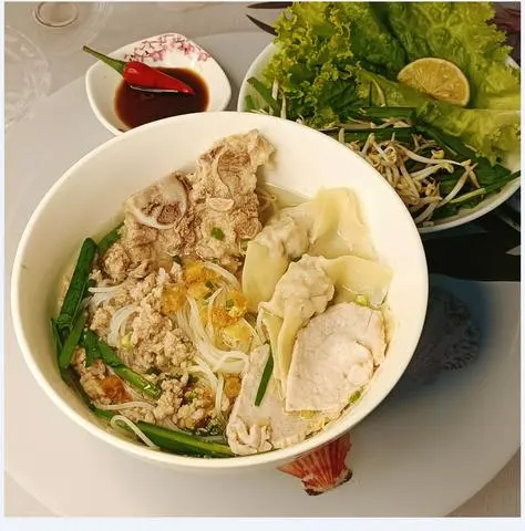Hình ảnh Hủ tiếu hoành thánh đặc biệt