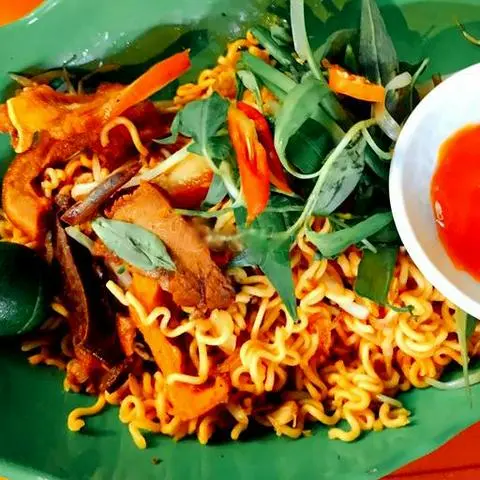 Hình ảnh Mì gói trộn phá lấu